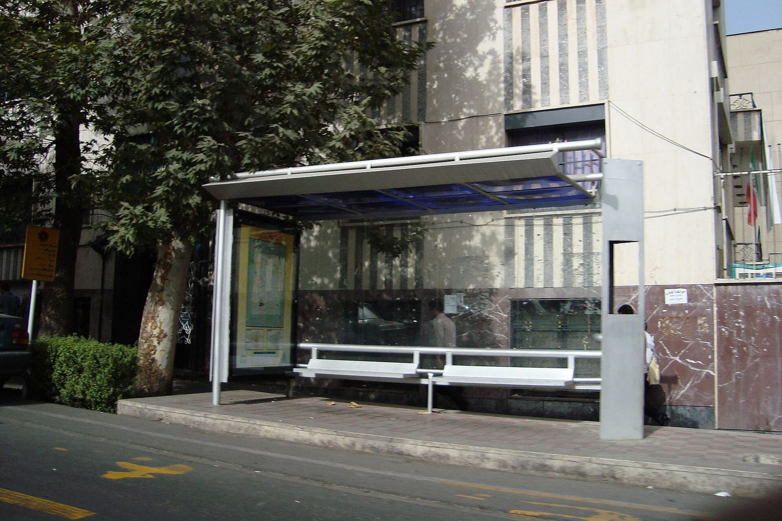 سایبان ایستگاه اتوبوس در تهران